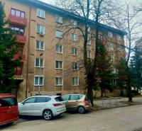 Vkusný, moderný 2 izb, klíma, 870 s ener., Sibírska ul./Nové Mesto - Štvorpodlažný bytový dom na Sibírskej ulici v Bratislave - Novom Meste s parkovaním.