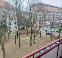 Vkusný, moderný 2 izb, klíma, 870 s ener., Sibírska ul./Nové Mesto - Pohľad z balkóna 2-izbového bytu na Sibírskej ulici v Bratislave - Novom Meste.