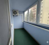 REZERVOVANÉ-PREDAJ 2 izbový byt s garážou v skvelej lokalite v Ružinov - Zasklená lodžia s klimatizáciou v 2-izbovom byte na Rezedovej ulici v Bratislave - Ružinove.