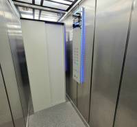 PRENÁJOM 2 izbový byt Kalinčiakova, Radvaň BB  - Kovový interiér a podlaha s dreveným dekorom v 2-izbovom byte.