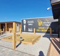 Prenájom kaviarne  v obci Nová Dedinka pri Senci - Detské ihrisko a bistro v exteriérových gastro priestoroch v Novej Dedinke.