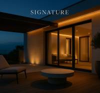 Panoramatická mezonetová rezidencia s terasami – Staré Mesto - Terasa luxusného 5 a viac izbového bytu v útulnom večernom osvetlení.