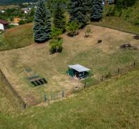 Predaj pozemok Banská Belá - Pozemok v Banskej Belej určený na bývanie, s altánkom a záhradou v prírodnom prostredí.