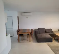 Rodinný dom v obľúbenej lokalite Biely Kostol – 4 izbový - kuchyna obyvacka.webp