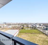 Na predaj luxusný 2-izb. byt s loggiou v Bratislave  - Výhľad z 2-izbového bytu na Bajkalskej ulici v Bratislave - Novom Meste.