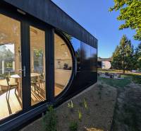 I Predaj Ecocapsule – autonómne ekologické bývanie - V Bratislave Zvláštne nehnuteľnosti s unikátnym kruhovým oknom a terasou obklopenou zeleňou.