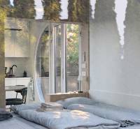 I Predaj Ecocapsule – autonómne ekologické bývanie - Svetlá spálňa so sklenenými dverami a výhľadom, spojená s kuchyňou v zvláštnej nehnuteľnosti.