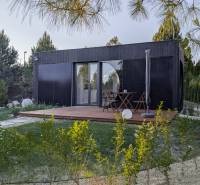 I Predaj Ecocapsule – autonómne ekologické bývanie - Zvláštne nehnuteľnosti v Bratislave s terasou a záhradou medzi stromami.