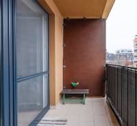 Prenájom 1-izbového bytu, Béžová, Béžová, Petržalka - REZERVOVANÉ - Balkón 1-izbového bytu na Béžovej ulici v Bratislave - Petržalke.