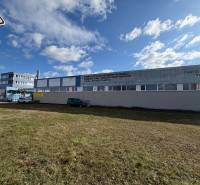 Predám skladovú halu v Nových Zámkoch - Budova v priemyselnej oblasti na Nové Zámky, ulica Nové Zámky, Sklady a haly.