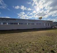 Predám skladovú halu v Nových Zámkoch - Budova v Nových Zámkoch na ulici Nové Zámky, kategória Sklady a haly.