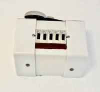 PREDAJ 1 - izbový byt, Bratislava - Ružinov, ul. Trenčianska - Istenie v 1-izbovom byte s bielym plastovým krytom a prepínačmi.