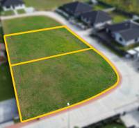 Na predaj 2 pozemky na výstavbu RD v obci Kočovce - Rakoľuby - Pozemky v Kočovciach vhodné na bývanie, obklopené rodinnými domami v pokojnej lokalite.