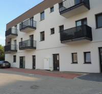 Moderná garsónka v obľúbenej Rezidencii Tematínska - Piešťany - Novostavba na ulici Bodona s balkónmi ponúka nové garsónky na prenájom.