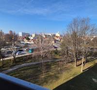Zariadený 2-izbový byt 64 m² s 6 m² loggiou na sídlisku 