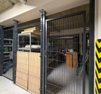 3-izbový byt s garážovým státím – Košice Západ, ul. Topoľčianska - Úložný priestor s policami a predmetmi v 3-izbovom byte.