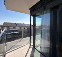 3-izbový byt s garážovým státím – Košice Západ, ul. Topoľčianska - Výhľad z balkóna 3-izbového bytu na Topoľčianskej ulici, Košice - mestská časť Západ.