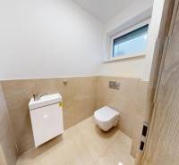 REZERVÁCIA _4-izb.rodinný dom na Okružnej ul.-Senec - Toaleta s umývadlom v rodinnom dome na ulici Okružná, svetlé obklady, moderné zariadenie.