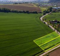 Stavebný pozemok 584m2 | Trenčín - Skalka nad Váhom - Lukratívne pozemky na bývanie, obklopené prírodou a prístupné asfaltovou cestou.