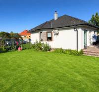 RADO I 4-IZBOVY murovaný ROD.DOM I RAJKA - Rodinný dom v Rajke s udržiavanou záhradou, terasou a slnečnou oblohou.