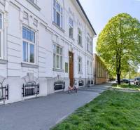 NA PRENÁJOM-Kancelársky priestor-Košice-Staré mesto,Masarykova ul. - Historická budova na Masarykovej ulici v Košiciach - mestskej časti Staré Mesto.