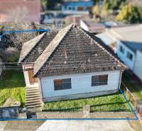 * na predaj 3i rodinný dom, 6á pozemok, Čataj - Rodinný dom v Čataji so šikmou strechou a upravenou záhradou, oplotený plotom.