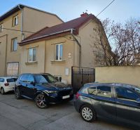 Na predaj rodinný dom ulica Mudroňova Košice - Rodinný dom na Mudroňovej ulici v Košiciach, mestská časť Juh, s parkoviskom.