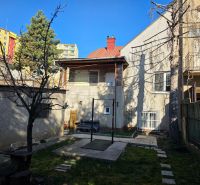 Na predaj  rodinný dom ulica Mudroňova Košice - Rodinný dom na Mudroňovej ulici v Košiciach - mestskej časti Juh s dvorom a stromami.