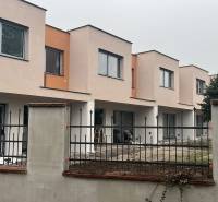 NA PREDAJ ‼️POSLEDNÉ 2 ‼️- 4 izbové radové domy v Ivánke pri Nitre - Radové rodinné domy na Gergeľovej ulici v Ivanke pri Nitre obklopené zeleňou.