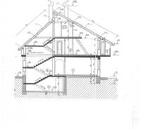 Na predaj 8 izbový rod. dom v lukratívnej časti - Rača - Architektonický rez rodinného domu na ulici Popolná s detailmi konštrukcie a interiéru.
