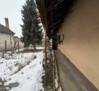 PREDAJ - Rodinný dom v obci Kamenica nad Hronom – len 5 km od Štúrova - Rodinný dom v Kamenici nad Hronom s dvormi, oplotením a zimnou záhradou.