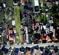 Na predaj pozemok 1065 m2, obec Dobrohošť v blízkosti Bratislavy - Letecký pohľad na pozemky v Dobrohošti, časť Dobrohošť, vhodné na bývanie.