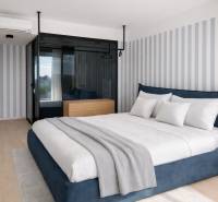 Prenájom 2-izbový byt s loggiou,55m2, EUROVEA TOWER - Spálňa v 2-izbovom byte s pruhovanou tapetou a podlahou s dreveným dekorom.