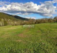 Predaj, pozemok pre rodinný dom   1000 m2 Horný Tiso... - Trávnatý pozemok s výhľadom na lesy v Hornom Tisovníku, ideálny pre bývanie.