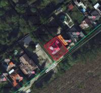 Zrekonštruovaná rekreačná chata v Jahodnej (Dunajské Mlyny) - Letecká mapa ukazuje rozmiestnenie parciel a budov v obci Jahodná.