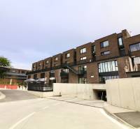 Komfortne vybavený 2-izbový byt v projekte 2 Sýpky - Exteriér bytového komplexu na Námestí pri Sýpke v Bratislave - Jarovciach.