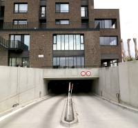 Komfortne vybavený 2-izbový byt v projekte 2 Sýpky - Vjazd do podzemnej garáže obytného domu v Bratislave - Jarovciach.