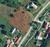 Na predaj POZEMOK na výstavbu rodinného domu - 3346 m², Kečkovce - Letecký pohľad na pozemky - bývanie v Kečkovciach s okolitou infraštruktúrou.