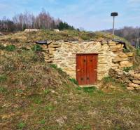 Na predaj POZEMOK na výstavbu rodinného domu - 3346 m², Kečkovce - Kamenná pivnica na predmestí Kečkoviec ponúka ideálne Pozemky - bývanie.