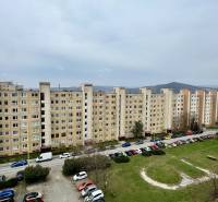 SOFIJSKÁ -  Pekný 2 izbový byt, 52m² + LOGGIA, 7/8 posch. - Pohľad na bytovky na Sofijskej ulici, Košice - Sídlisko Ťahanovce.
