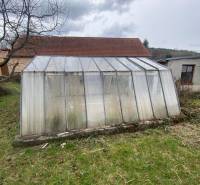 RD so záhradou, pivnicou garážou na Myjave.  - Skleník na záhrade rodinného domu na ulici Turá lúka v Myjave.