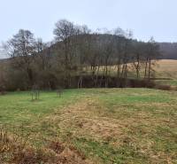 Na predaj: pozemok - Sliač, Sampor, 2.914 m2; 93.000€ - Trávnatý pozemok vhodný na bývanie v Sampore, Sliač s prírodným okolím a lúkami.