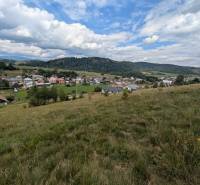 Stavebný pozemok kúsok od lyžiarskych vlekov Čierny Balog - Bexeľ - Trávnatý pozemok na predaj v Čiernom Balogu, Bxecľ. Vhodné na bývanie.