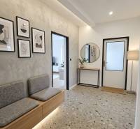 KH-1065, 3-izbový byt na predaj Železníky, Košice - Juh - V perleťový vyhotovená vyvážená predúsiedá 3-izbového bytu s vyváženosťou birmahaných detailov.