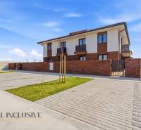 Na predaj 3-izb. byt so záhradou, Dunajská Streda - Rodinný dom na ulici Malé Blahovo v Dunajskej Strede s upraveným okolím.