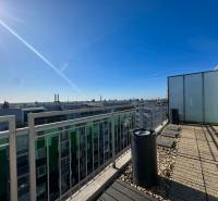 4i mezonet s dvoma terasami, balkónom a parkovaním - Výhľad z terasy bytového domu v Bratislave - Ružinove na Rubínovej ulici.