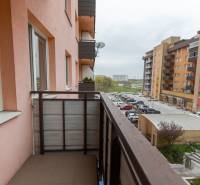 2-izbový byt s parkovaním, Petržalka - Balkón z 2-izbového bytu na Vyšehradskej ulici v Bratislave - Petržalke.