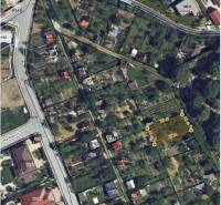 Kaskádovitá záhrada s výhľadom na Kalváriu – Nitra, Horné Krškany - Letecká mapa záhrad v Nitre s vyznačeným pozemkom v oblasti Pod Katrušou.