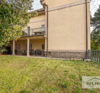 PRENÁJOM 4-IZBOVÉHO BYTU | ZÁHRADA | DVOJGARÁŽ | KRČMÉRYHO ULICA - Budova s terasou a záhradou na ulici Krčméryho, Bratislava - Staré Mesto.