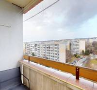 PREDAJ, 3 izbový dizajnový byt na Lidickom námestí, Košice - Furča - Výhľad z balkóna 3-izbového bytu na sídlisko Lidické nám. v Košiciach, mestská časť Dargovských hrdinov.